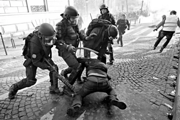 Hubo saqueos y violencia en las calles de París