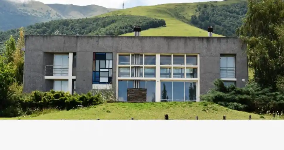 RUPTURA EN TAFÍ DEL VALLE. Desde hace más de una década, esta casa en Los Cuartos lleva impreso el neoplasticismo en su ADN.