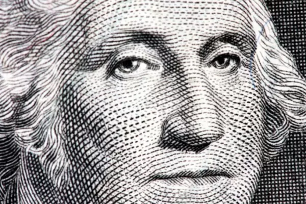 El dólar cayó 11 centavos, a $ 41,02, tras moderar la baja en el cierre