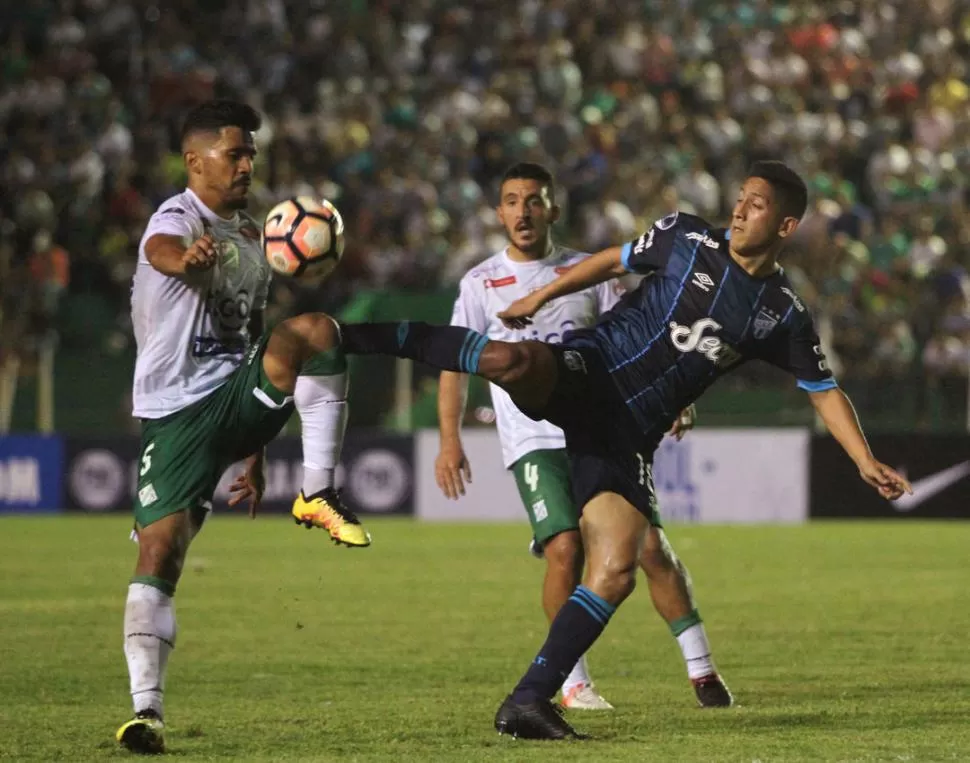 PASÓ EN 2017. Aliendro en acción, durante el partido que jugó por la Copa Sudamericana ante Oriente Petrolero en el estado “Tahuichi Aguilera”. 