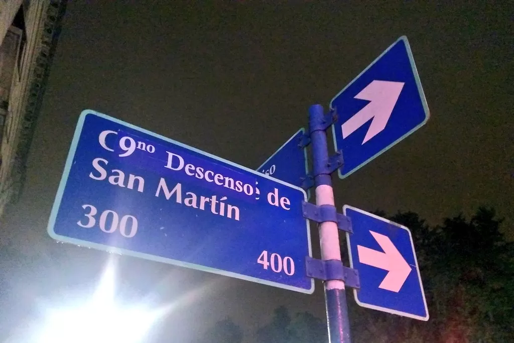 ¿La calle San Martín cambió de nombre? Así amanecieron los carteles tras el descenso santo