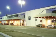 Tres aviones con equipos para el Moto GP de Las Termas llegaron al aeropuerto de Tucumán