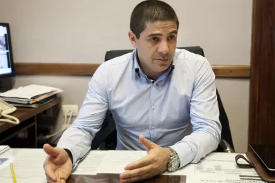 Un concursante y ex funcionario cuestiona al titular del CAM
