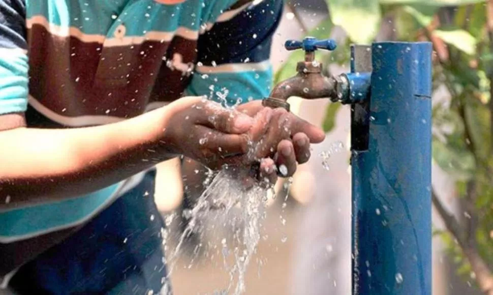 GOTA POR GOTA. La disponibilidad de agua dulce puede desatar una crisis en un futuro no muy lejano. 