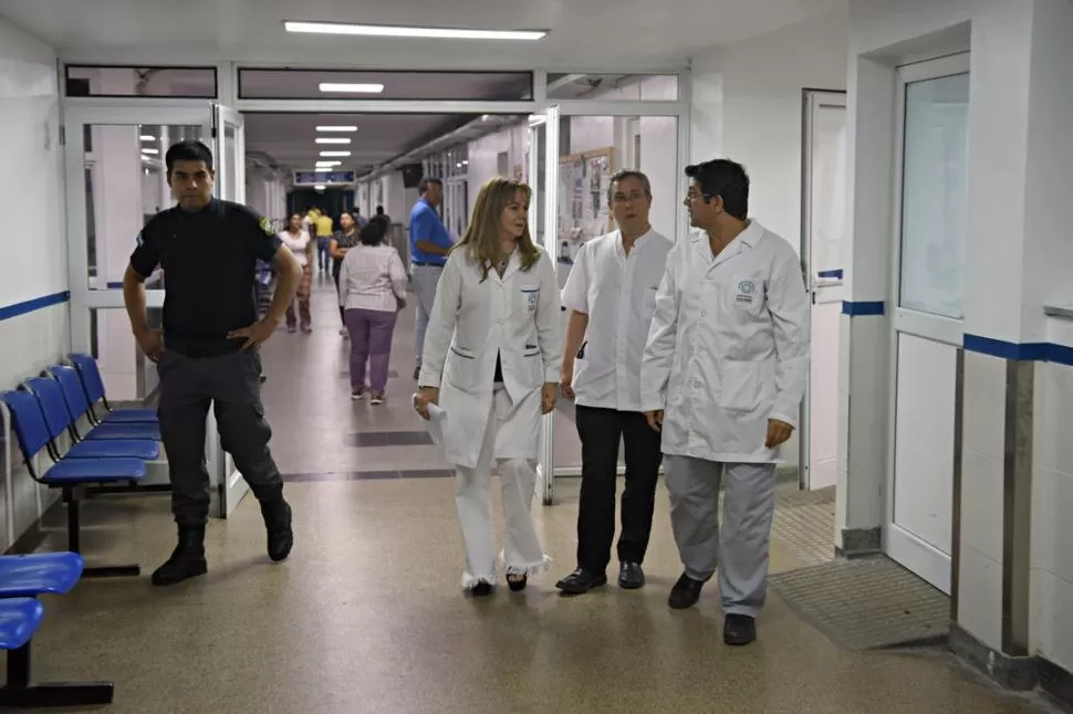 PASILLOS. Los médicos del hospital Padilla pidieron paciencia a la familia. la gaceta / foto de Juan Pablo Sánchez Noli