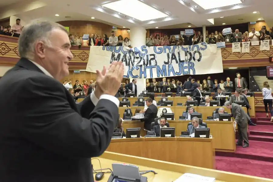 La Legislatura dio vía libre para la titularización de más de 8.000 docentes