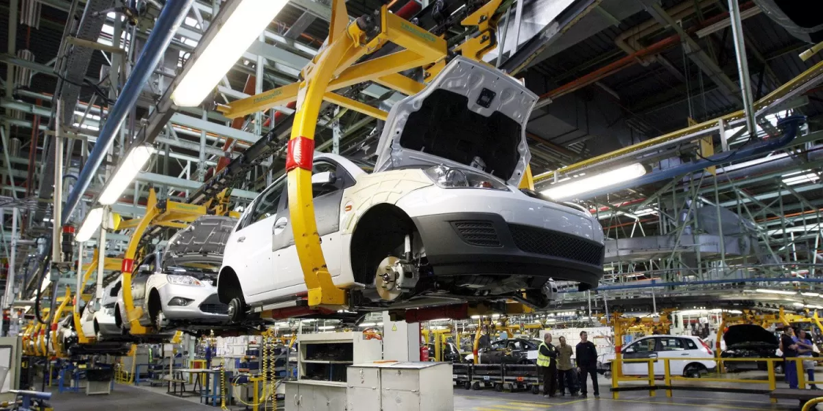 Con los autos a la cabeza, la actividad industrial se desplomó un 7% en enero