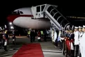 Papelón: los reyes de España esperaron casi una hora en el avión porque no había escalera