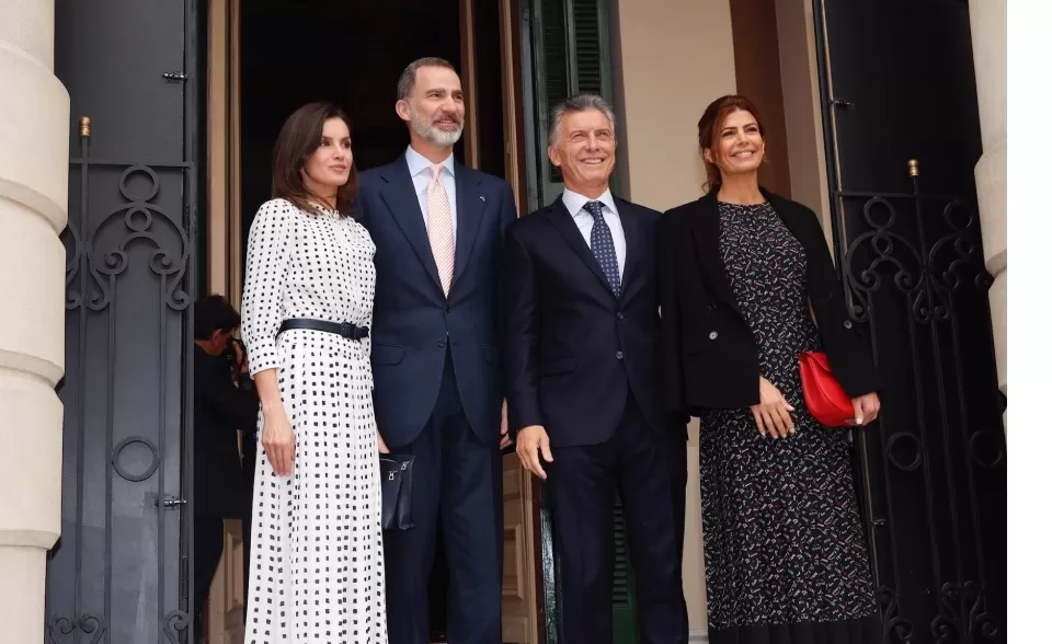 JUNTOS. Los reyes de España, Felipe VI y Letizia, juntos al mandatario y la primera dama. 