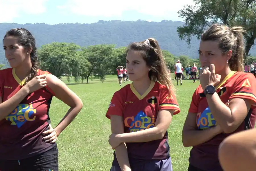 Las mujeres pisan fuerte en el fútbol tucumano