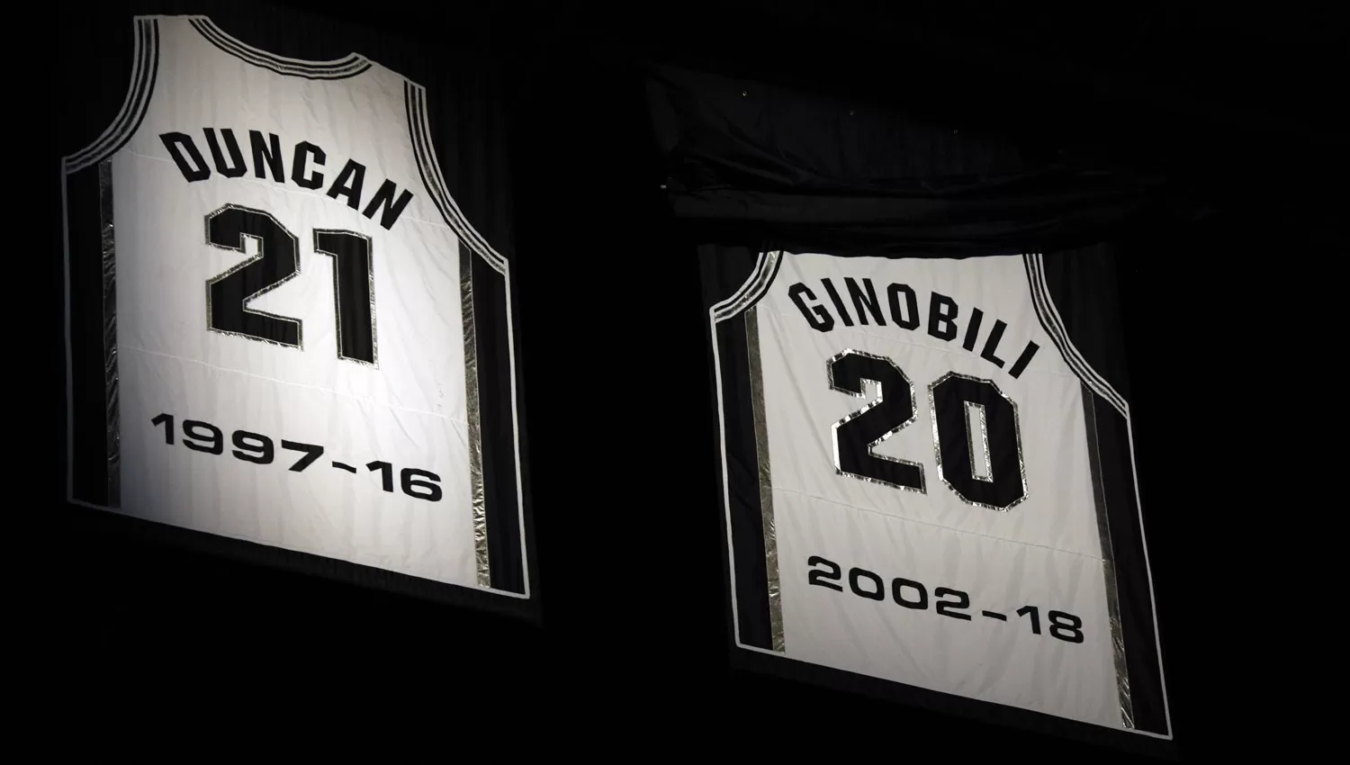 EN LO MÁS ALTO. Manu ganó cuatro títulos de la NBA y será recordado para siempre por Spurs.