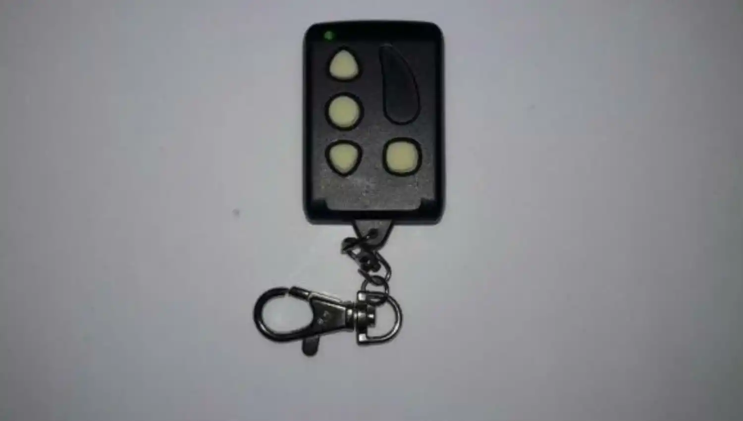 Yerba Buena: quiso robar una camioneta con un inhibidor de alarmas y su imagen se viralizó