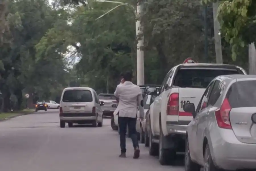 Yerba Buena: quiso robar una camioneta con un inhibidor de alarmas y su imagen se viralizó