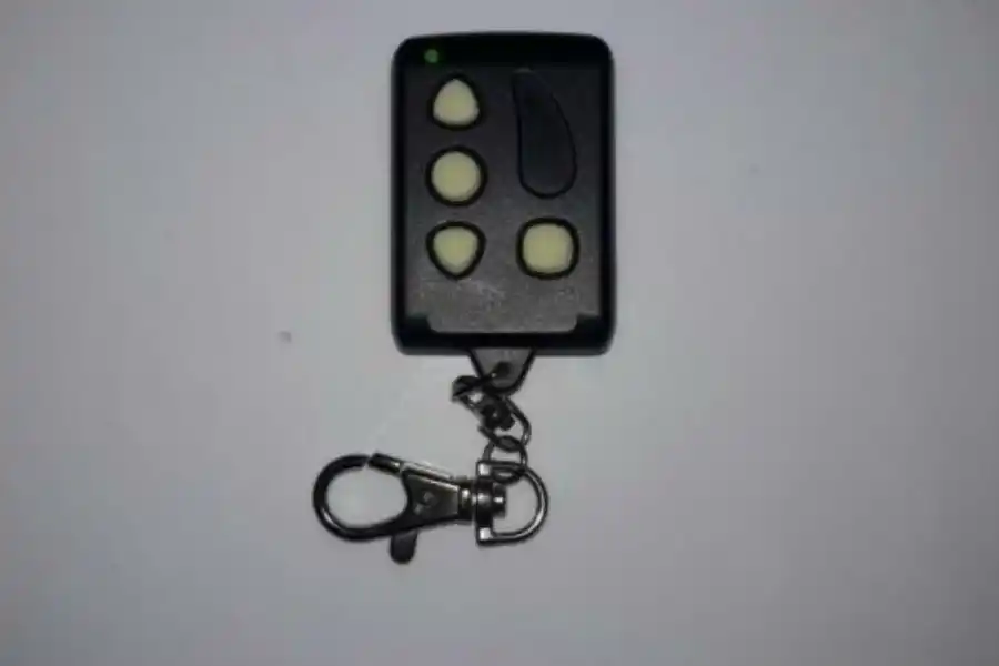 Yerba Buena: quiso robar una camioneta con un inhibidor de alarmas y su imagen se viralizó