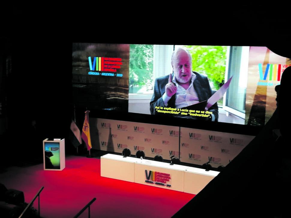 EN PANTALLA. En el último Congreso Internacional de la Lengua, realizado el año pasado, en Córdoba, Mundstock reflexionó sobre el uso del lenguaje, y los asistentes lo vieron mediante un video.