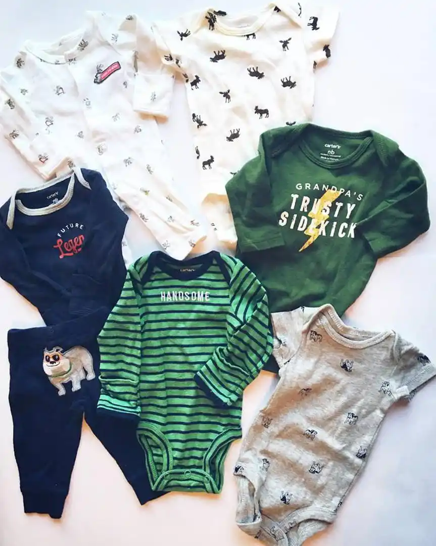 TAMBIÉN PARA BEBÉS. La ropa de los más pequeños tiene poco uso.