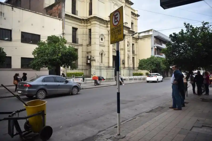 MARCOS PAZ AL 600. El jueves, sin autos estacionados en la cuadra.