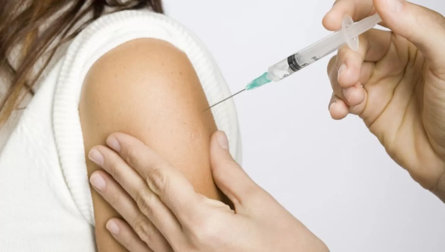 Yedlin advirtió que hay una demora injustificada en la distribución de la vacuna antigripal