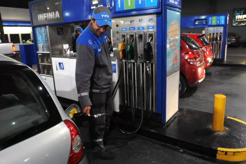 EN LA MIRA. El precio de los combustibles se verá seriamente afectado si continúa la escala cambiaria. la gaceta / foto de analía jaramillo