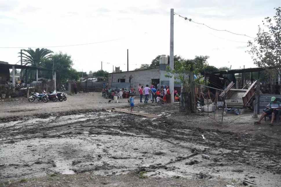 VELATORIO. Familiares y allegados despiden a Cisneros. la gaceta / fotos de anlía jaramillo