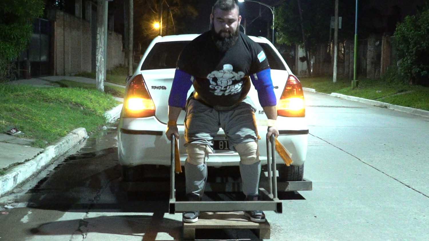 Video: conocé a Jorge, el superatleta tucumano que puede levantar autos