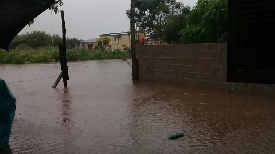 BAJO EL AGUA. Las fuertes lluvias castigaron el sur. 