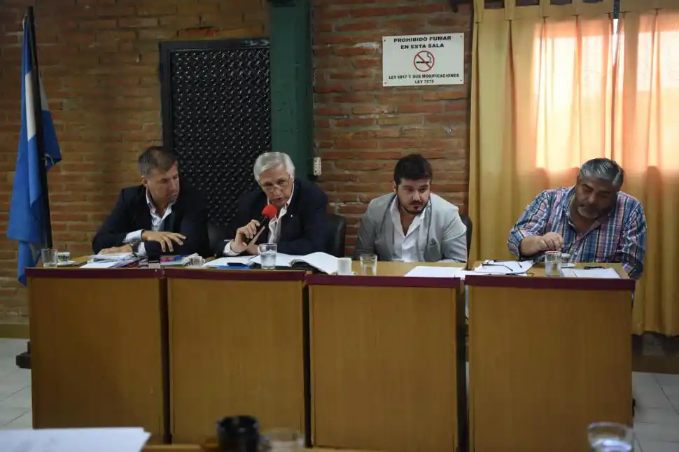  Aráoz, el tercero desde la izquierda