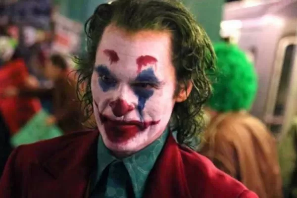 Salió el primer tráiler de Joker, la nueva película del mítico villano que protagoniza Joaquin Phoenix