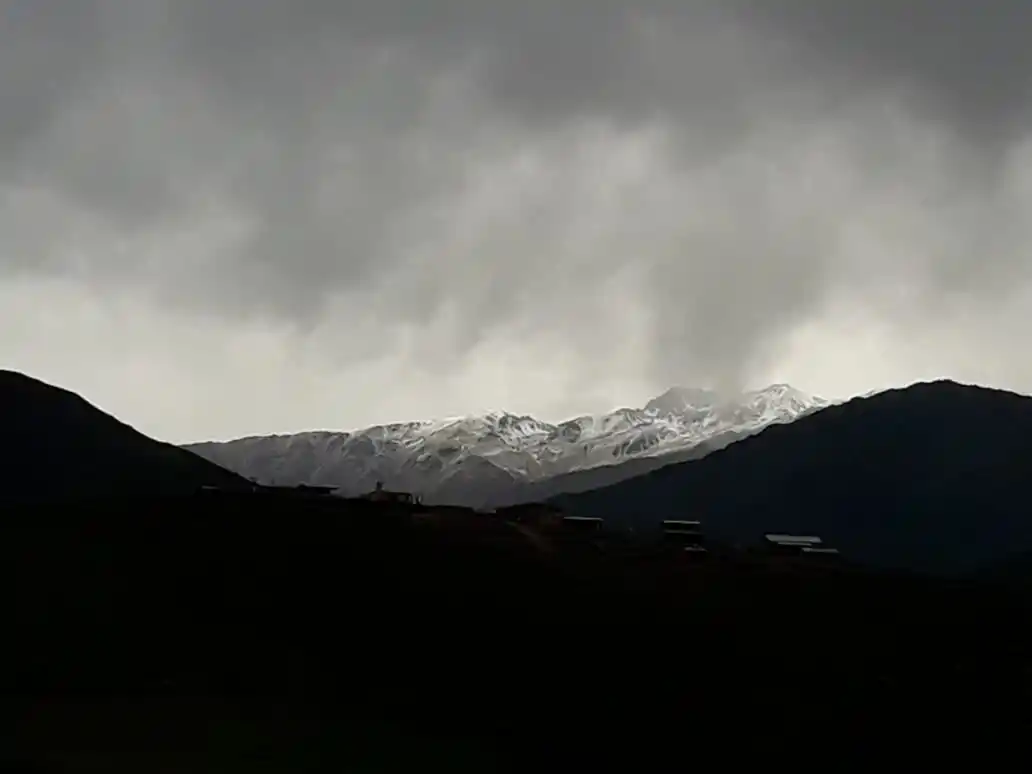 Sorpresa en Tafí del Valle: las cumbres del cerro Muñoz se tiñeron de blanco