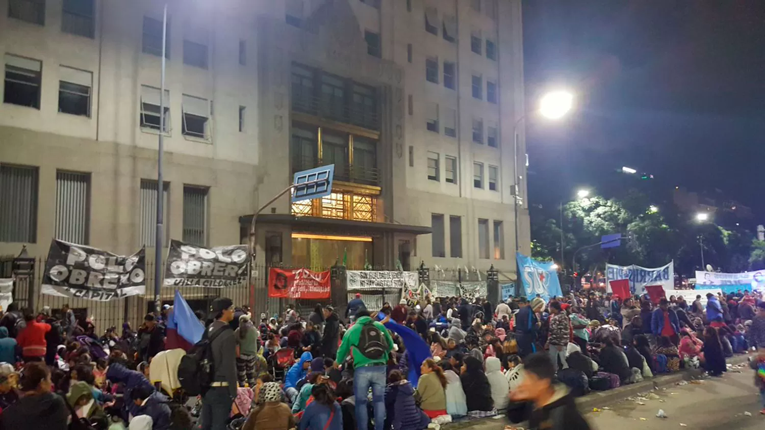 EN BUENOS AIRES. Acampan pidiendo atención de las autoridades.