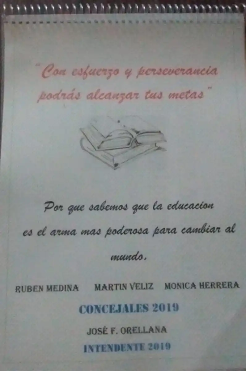 Reparten cuadernillos escolares en Famaillá con propaganda política