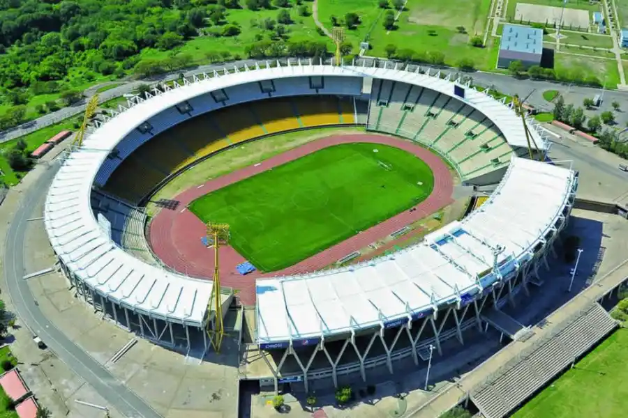 EN CÓRDOBA. El “Mario  Kempes” recibió fuertes remodelaciones en 2011.