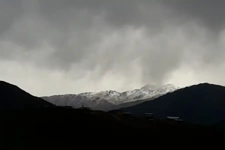 Sorpresa en Tafí del Valle: las cumbres del cerro Muñoz se tiñeron de blanco