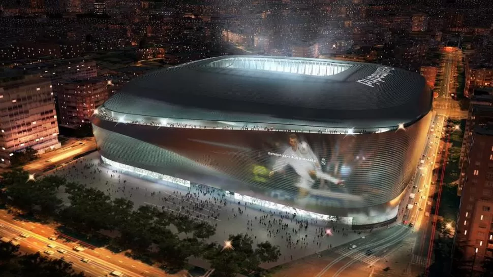 IMPRESIONANTE. El proyecto para el “Santiago Bernabéu” contempla techo corredizo y una fachada simil titanio. 