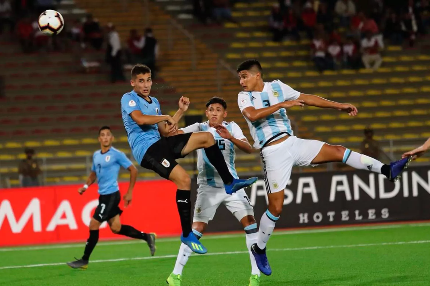 EN PERÚ. El sub 17 argentino enfrenta a Uruguay.