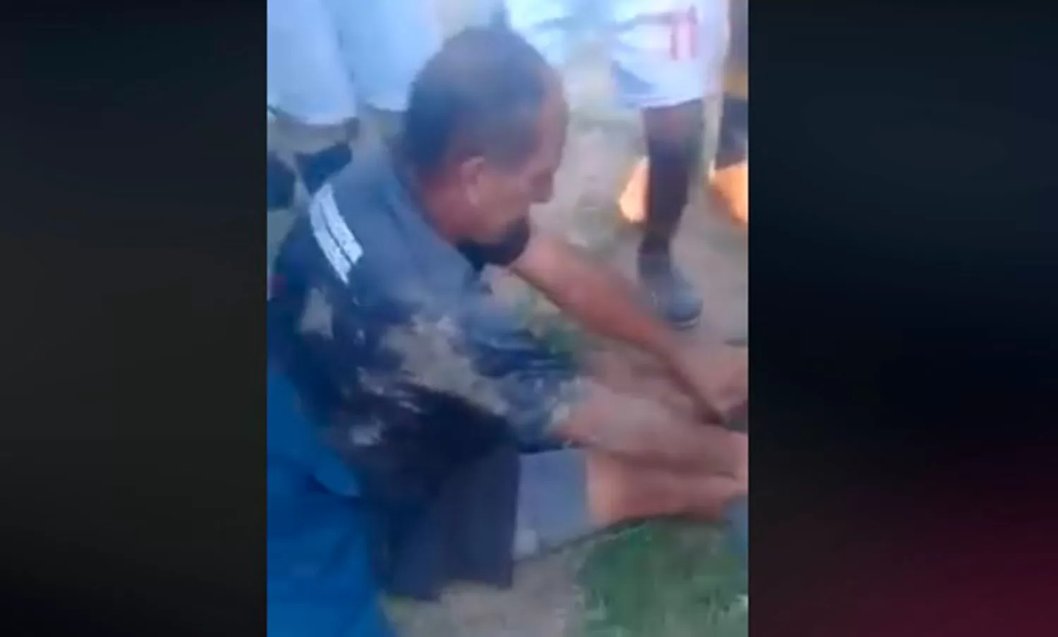 ASÍ LO DEJARON. El árbitro del encuentro fue atacado por los fanáticos locales en Tafí del Valle.