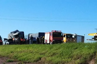 Tres muertos y seis heridos graves en un múltiple choque en Santiago del Estero