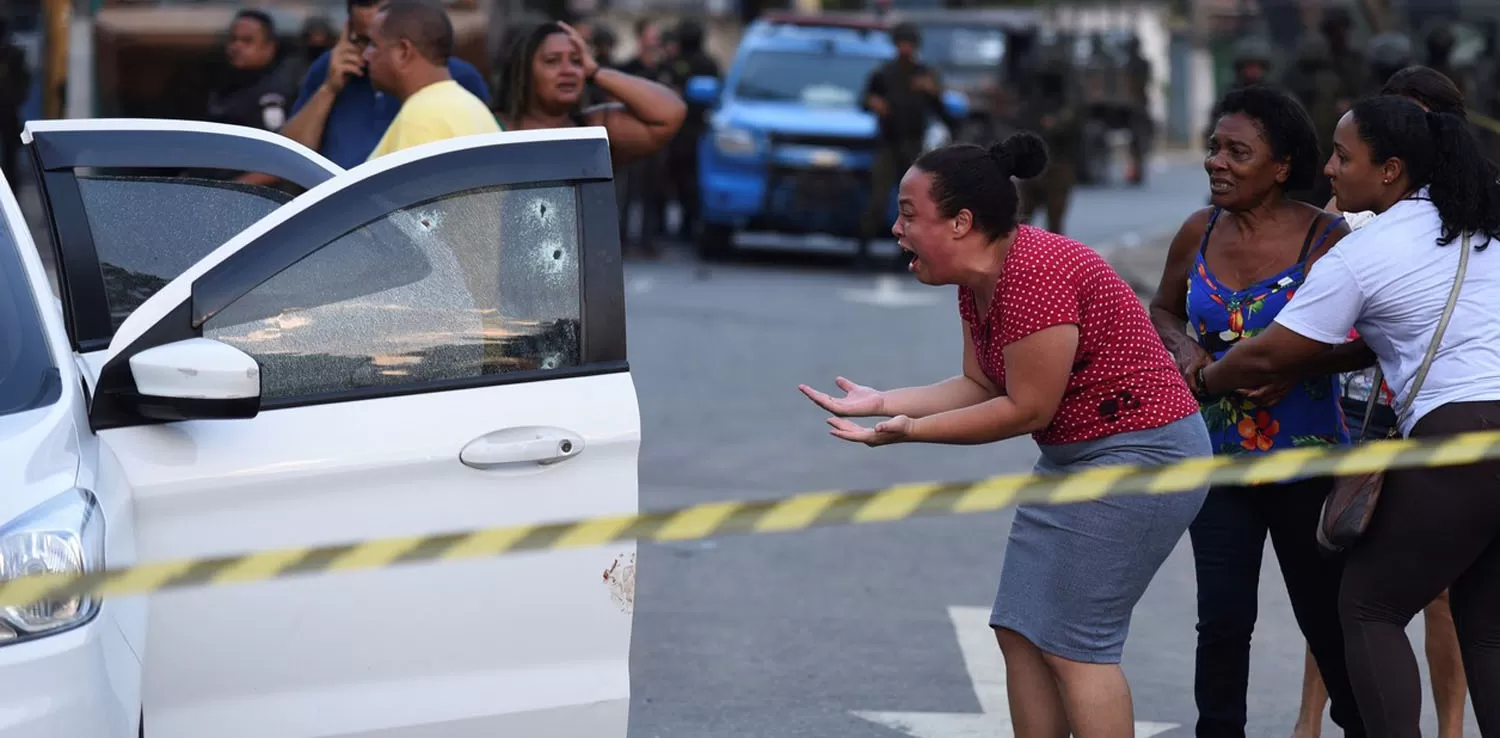 Militares brasileños acribillaron un auto por error y mataron a un músico que iba con su familia