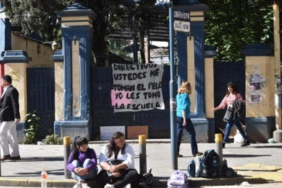 La Escuela Congreso no tiene baños y los techos están caídos