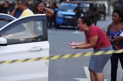 Militares brasileños acribillaron un auto por error y mataron a un músico que iba con su familia