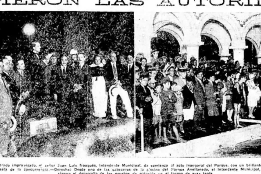 - CEREMONIA. A la derecha el intendente Nougués lee su discurso. El público mira las pruebas de natación.- 