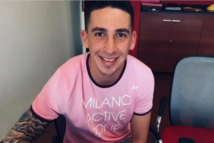 FELIZ. González firmó su nuevo contrato y subió la foto a su cuenta de Instagram.  