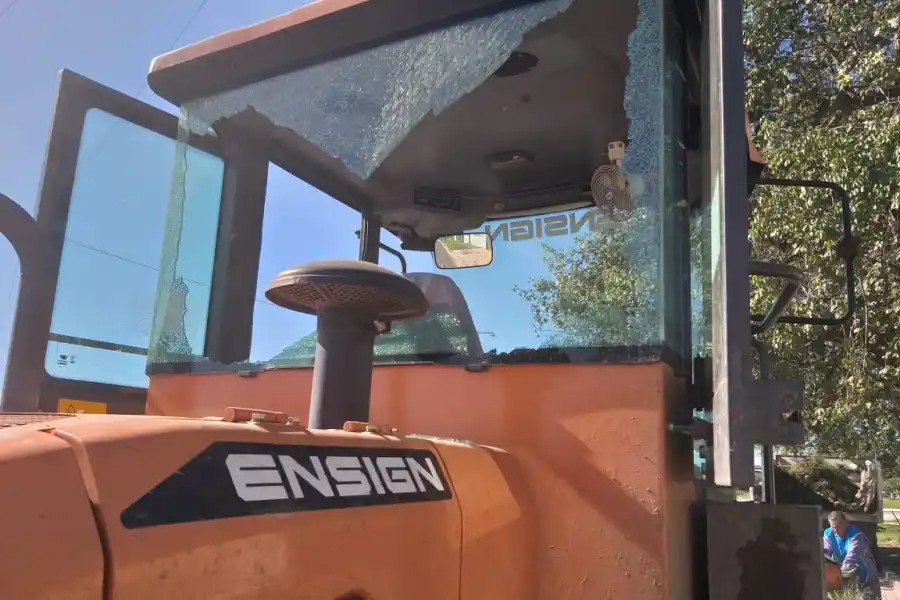 Atacaron a pedradas a empleados de la Municipalidad