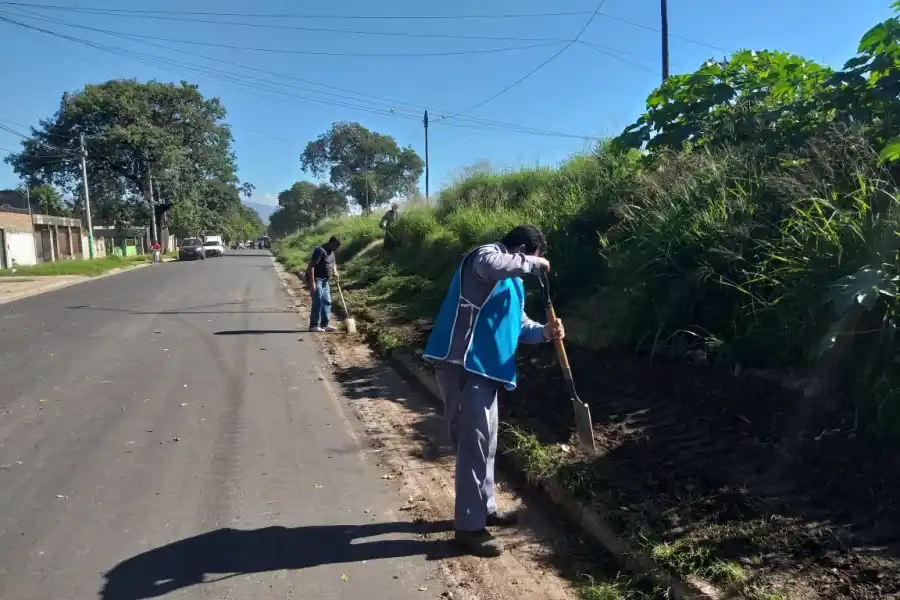 Atacaron a pedradas a empleados de la Municipalidad