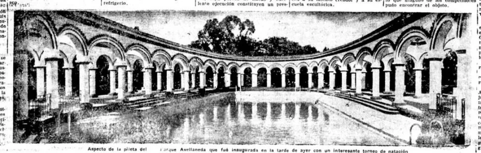 LA CONFITERÍA. El bello edificio de estilo colonial, que dominaba el centro del paseo, disputaba el protagonismo con el nuevo natatorio del parque.  
