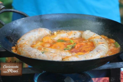 Hoy, en Cocinando con Maxi: chorizo a la pomarola