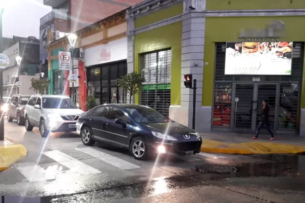 A dos días de inaugurarla, conductores circulan en contramano por la nueva semipeatonal
