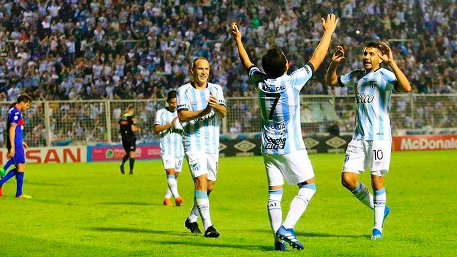 GOLEADOR. Luis Miguel Rodríguez le marcó un golazo a Tigre, por la fecha 5 de la Superliga.