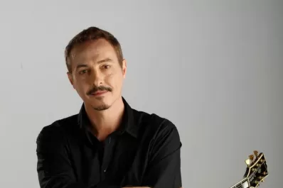 Pedro Aznar: sus fans escriben tesis con sus letras y se casan con su música