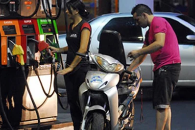 La demanda de combustibles en febrero creció un 0,78% tras cinco meses de caída